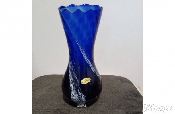 Kék üveg váza kézi készítésű
