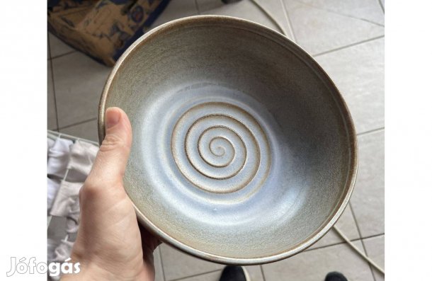 Kékes kerámia tál