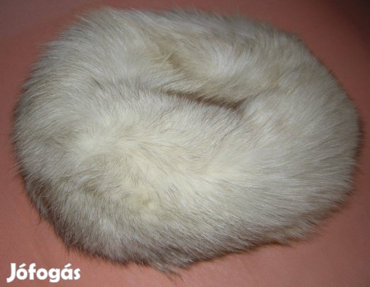 Kékróka sapka, szinte új állapotban,olcsón!