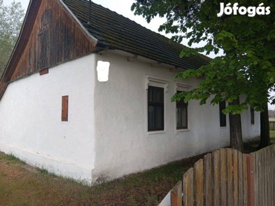 Kelebiai 3 szobás, 78 nm-es tanya, 6 nm-es melléképülettel