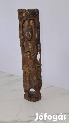 Keleti fa faragott szobor