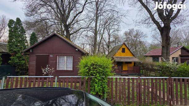 Keleti főcsatorna hajdúszoboszlói szakaszán 2 faház 2 telken eladó