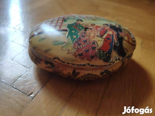 Keleti porcelán bonbonier / ékszertartó, életképpel