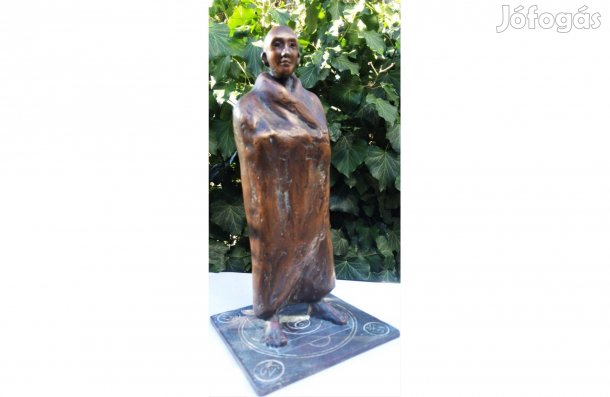 Keleti szerzetes bronz szobor