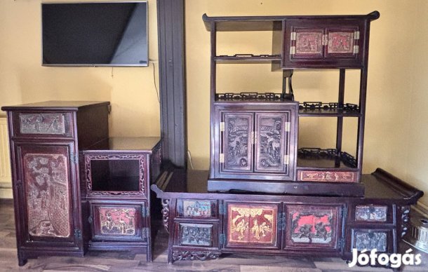 Keleties stílusú faragott tömör fa szekrényegyüttes - különleges darab