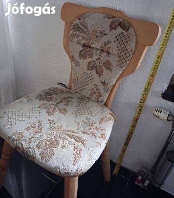 Keletnémet kárpitozott szék
