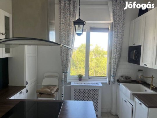 Kellemes hangulatú, TELJESKÖRŰEN FELÚJÍTOTT lakás Újpesten!