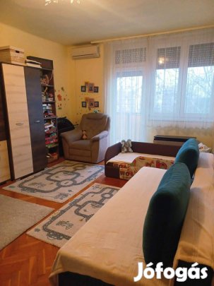 Kellemes lakókörnyezetben, csendes utcában, hangulatos kis lakás eladó