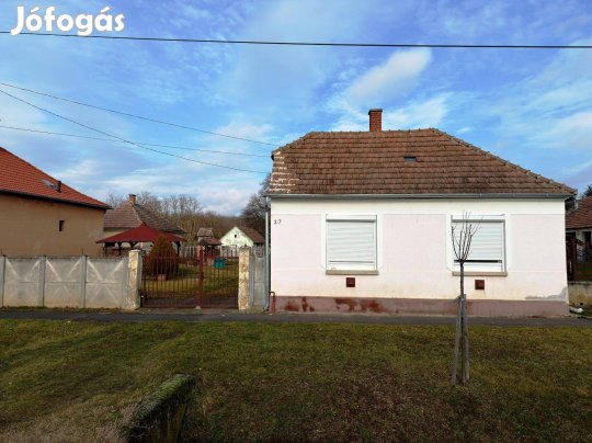 Kemenesmihályfai 2 szobás tégla ház