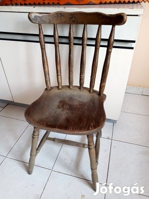 Keményfa román jellegű étkezőszék 1db kopott