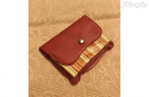 Kemping ruhacsipesz 10 db zsinórral műanyag tokban