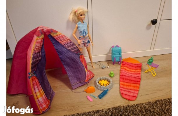 Kempingező Barbie kiegészítőivel együtt eladó