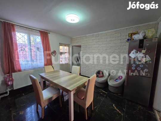 Kenderesen felújított családi ház