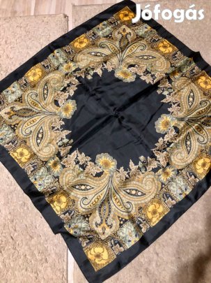 Kendők sapkák sálak