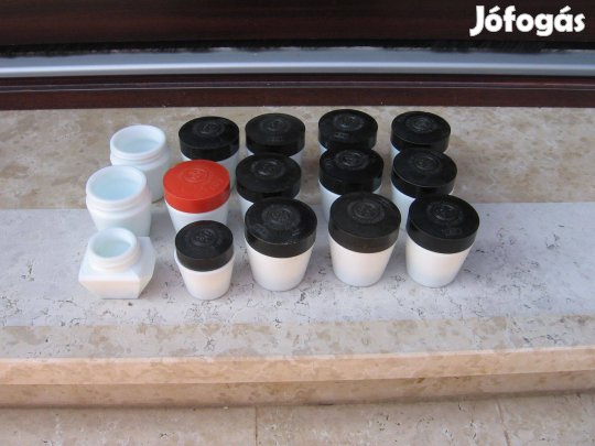 Kenőcsös tégelyek, vintage