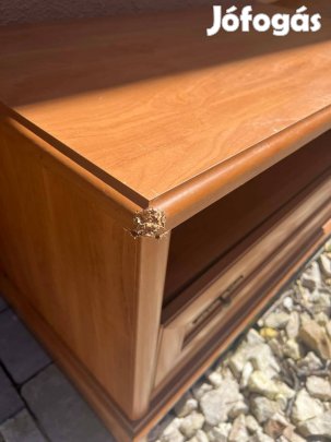 Kent bútorcsaládból való 4 db elem eladó