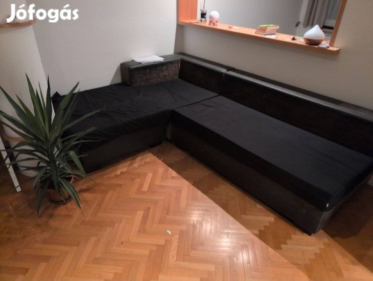 Kényelmes L-alakú bőrkanapé