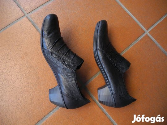Kényelmes, közép magas sarkú, női cipő 41-es