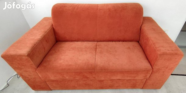 Kényelmes, masszzív kanapé, széles kartámasszal, szétszerelhető