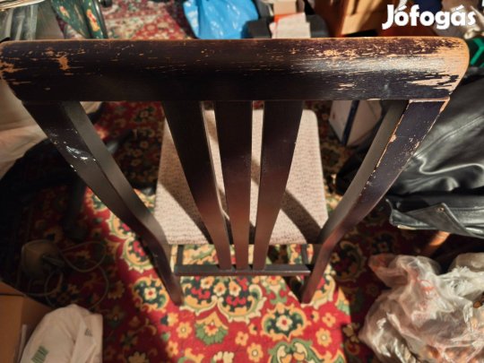 Kényelmes fekete festett szék ( bársony Üllő felülettel)