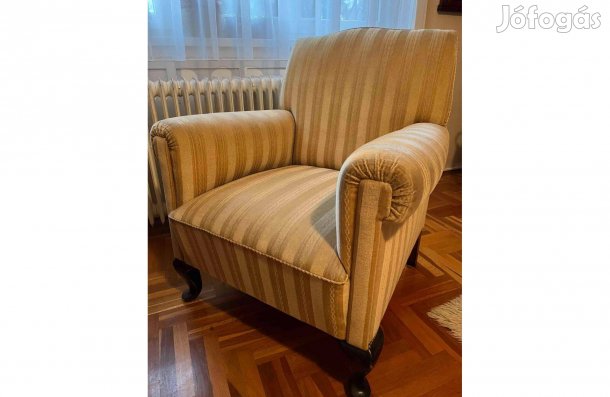 Kényelmes kárpitozott fotel