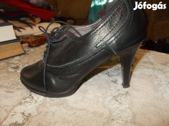 Kényelmes női bőr cipő 36