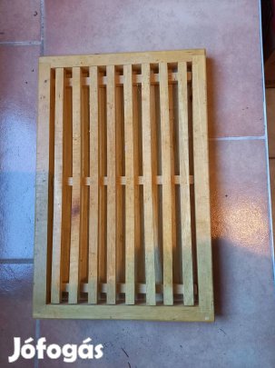 Kenyérszeletelő, morzsafogóval