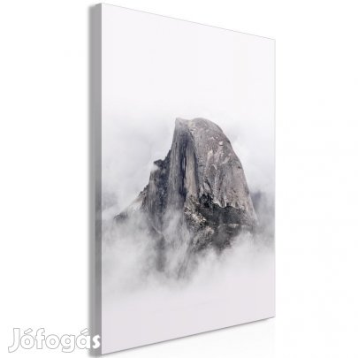 Kép - Hegycsúcs a felhők felett