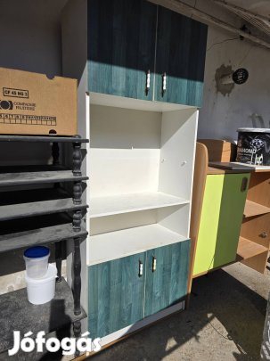 Képen látható szekrény Eladó 