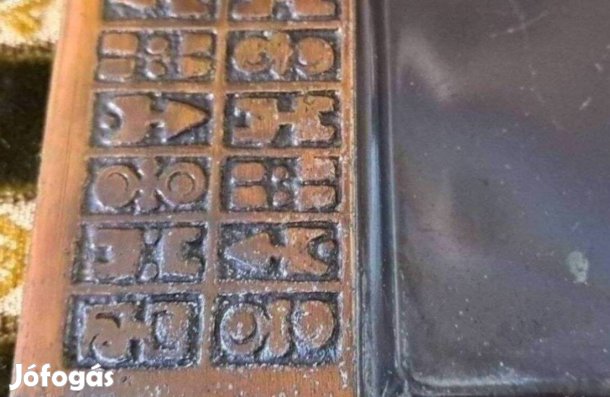 Képzőművészeti alkotás tálca