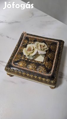Kerámia dísz doboz