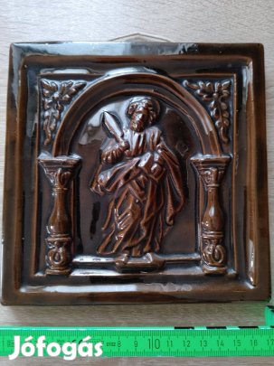 Kerámia falidísz szent emberrel