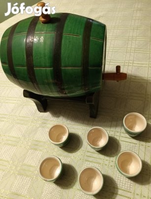 Kerámia hordó, kupicákkal 