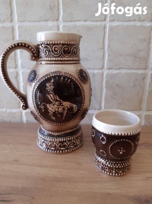 Kerámia néprajzi korsó poharakkal