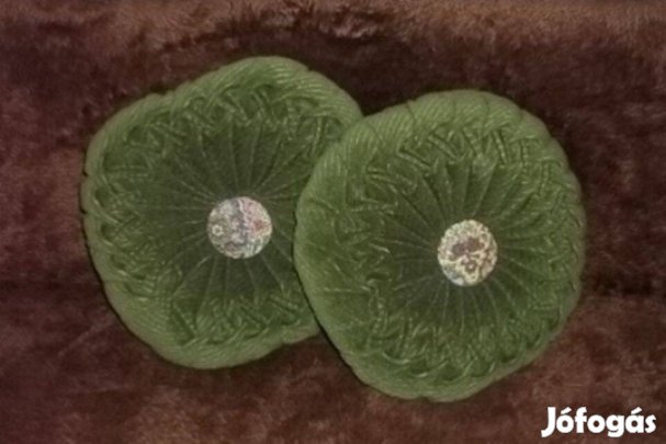 Kerek, bársonyos díszpárna, gobelin díszítéssel