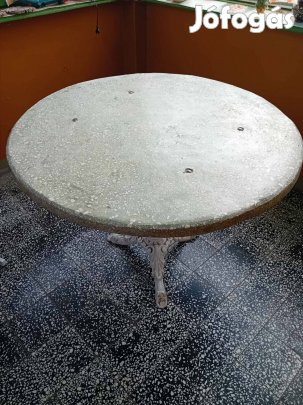 Kerek asztal