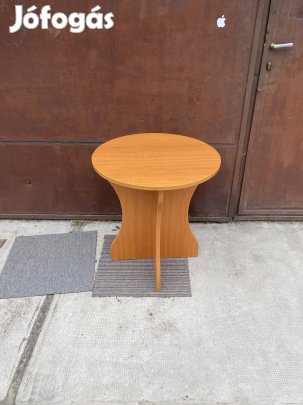 Kerek asztal , kisasztal eladó 