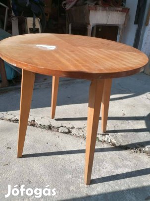 Kerek asztal retro