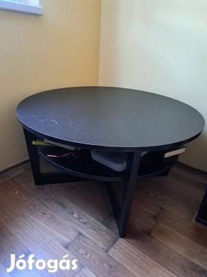 Kerek dohányzóasztal