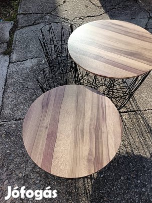 Kerek dohányzóasztal +kosarak