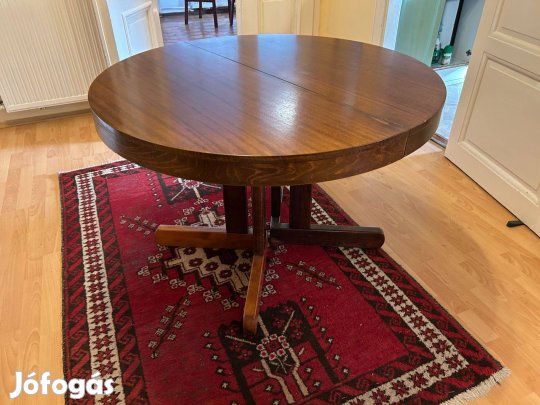 Kerek étkezőasztal