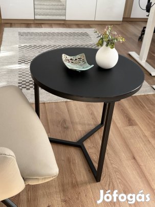 Kerek kisasztal, kávézó asztal 