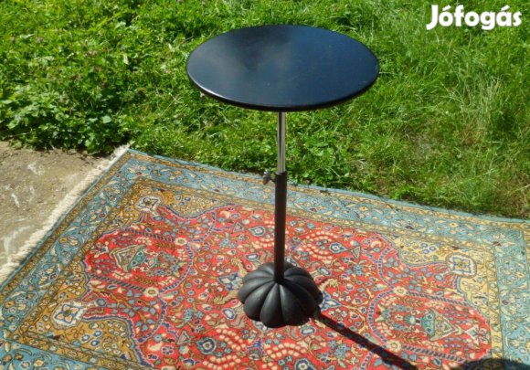 Kerek kisasztal öntött fém lábbal, állítható magassággal eladó