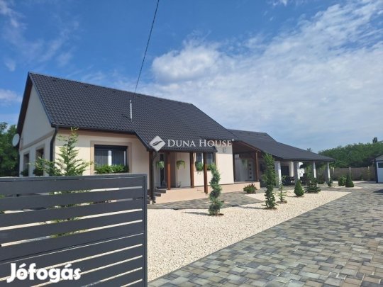 Kerekegyházai eladó 158 nm-es ház