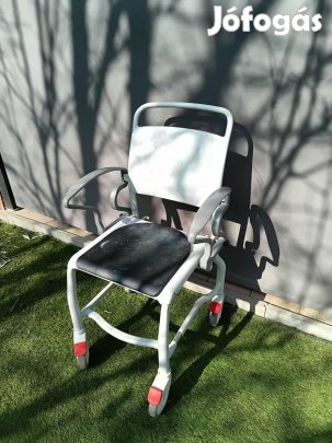 Kerekes fürdetőszék pihenőszék Rebotec Bonn német müanyag 130kg ig