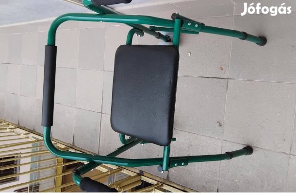 Kerekes összecsukható rollátor ,járókeret ráülhető újszerű