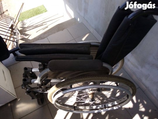 Kerekes szék és gördülő szobai WC áron alul
