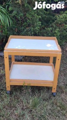 Kerekes tálalókocsi, szervízkocsi fából