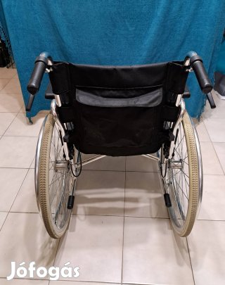 Kerekesszék tolószék összecsukható