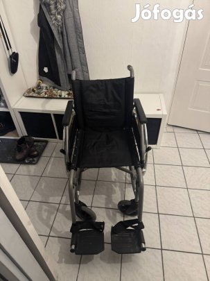Kerekesszék tolószék összecsukható